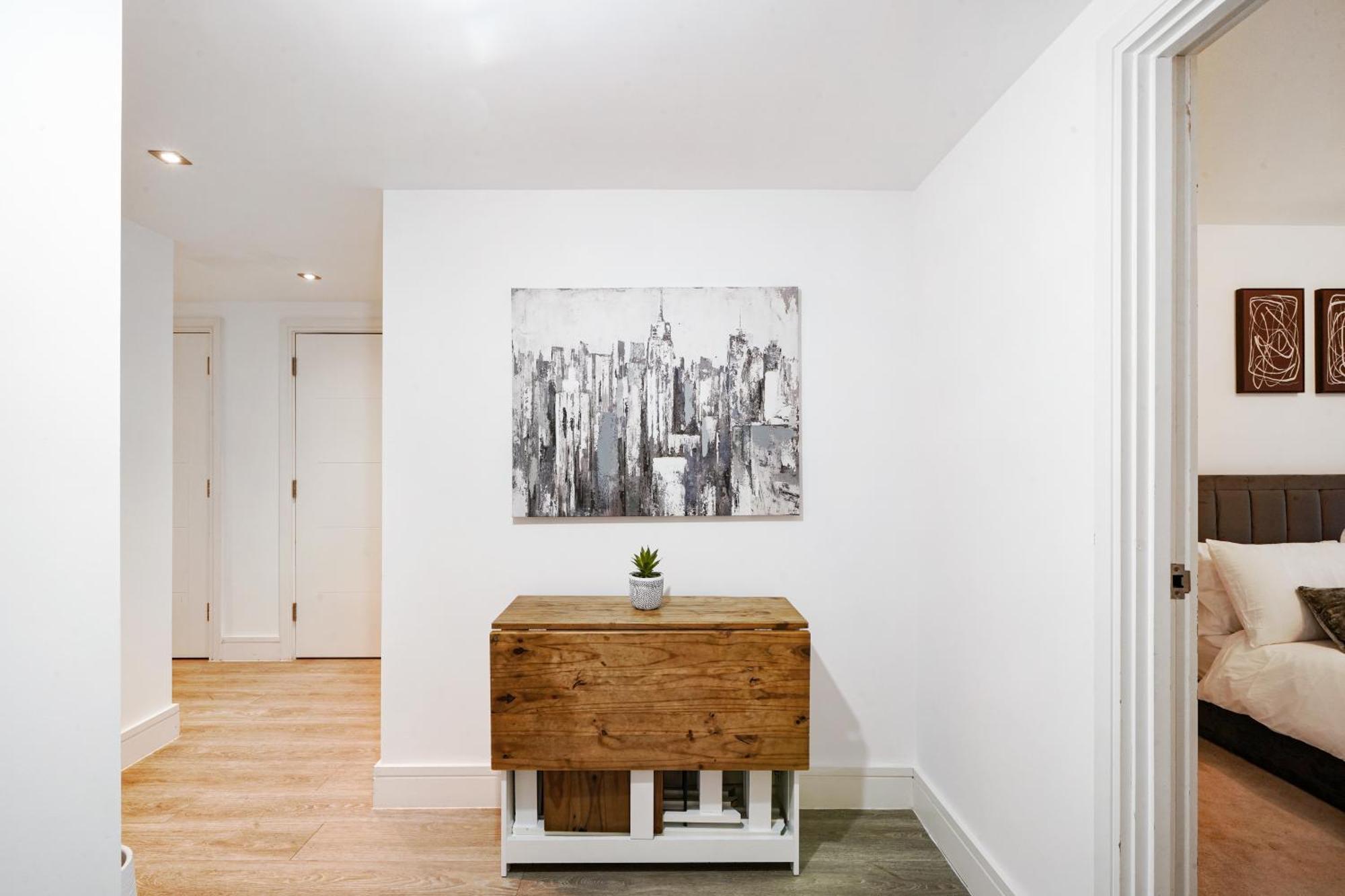 Luxury Apartment With Stunning Views On 10Th Floor Edgware Bagian luar foto