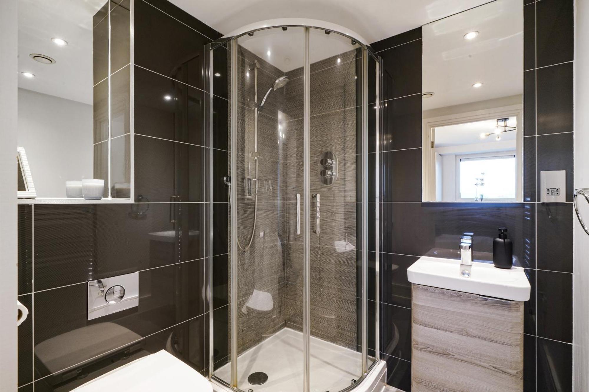 Luxury Apartment With Stunning Views On 10Th Floor Edgware Bagian luar foto
