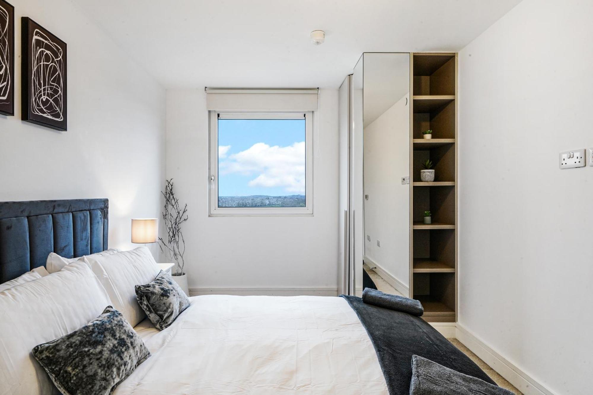 Luxury Apartment With Stunning Views On 10Th Floor Edgware Bagian luar foto