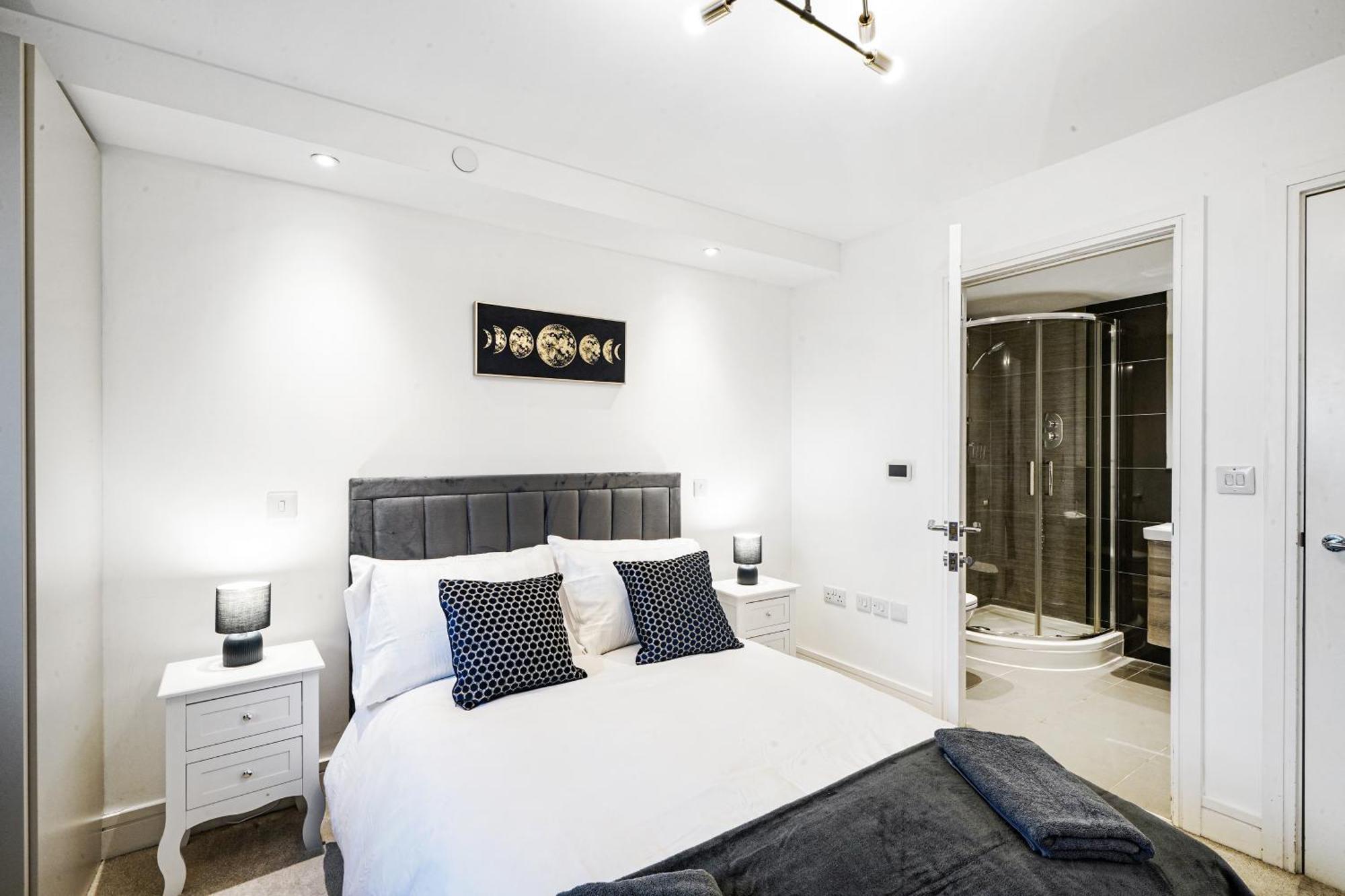 Luxury Apartment With Stunning Views On 10Th Floor Edgware Bagian luar foto