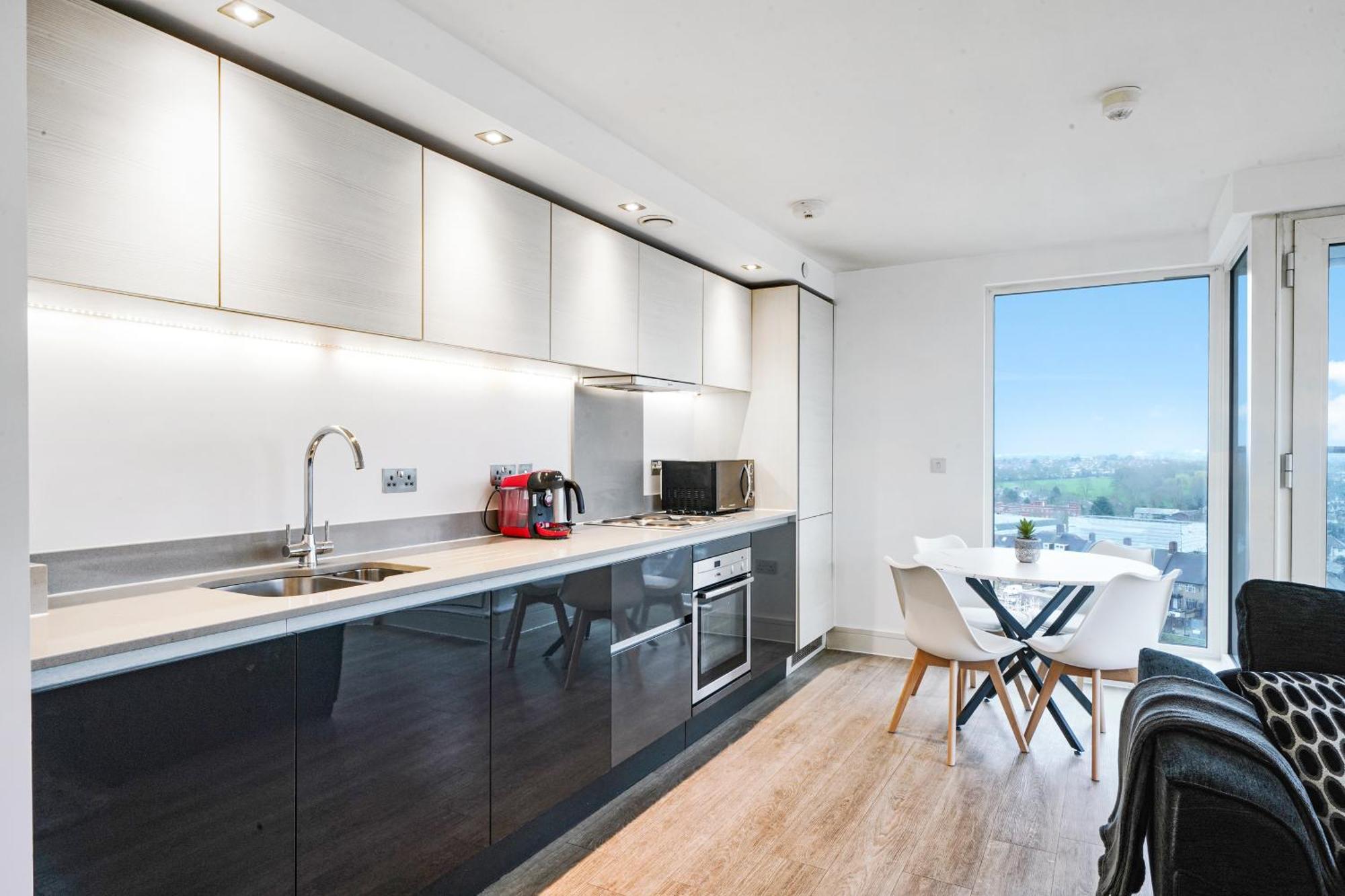 Luxury Apartment With Stunning Views On 10Th Floor Edgware Bagian luar foto