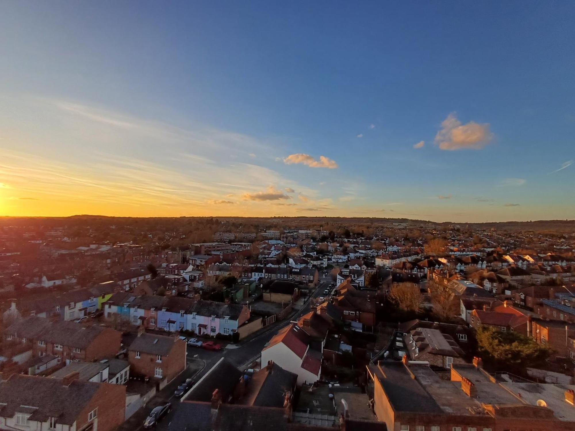 Luxury Apartment With Stunning Views On 10Th Floor Edgware Bagian luar foto